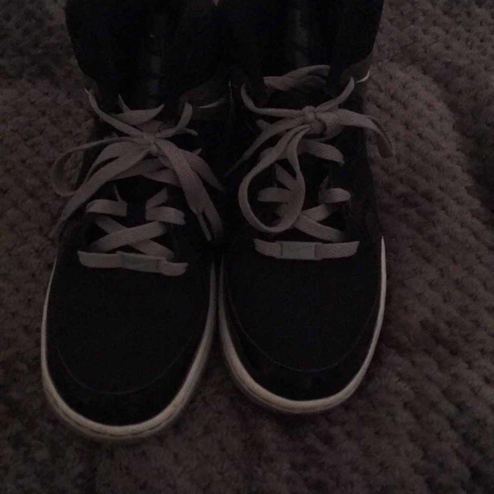 Shoes - Picture 4 of 5